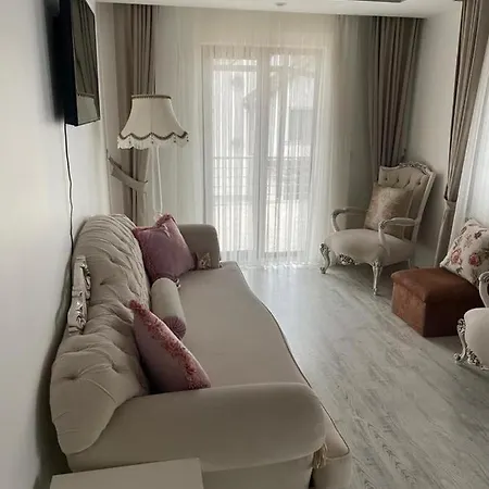 Fascinating Villa Near Sapanca Lake With Jacuzzi And Shared Pool In Sapanca 빌라